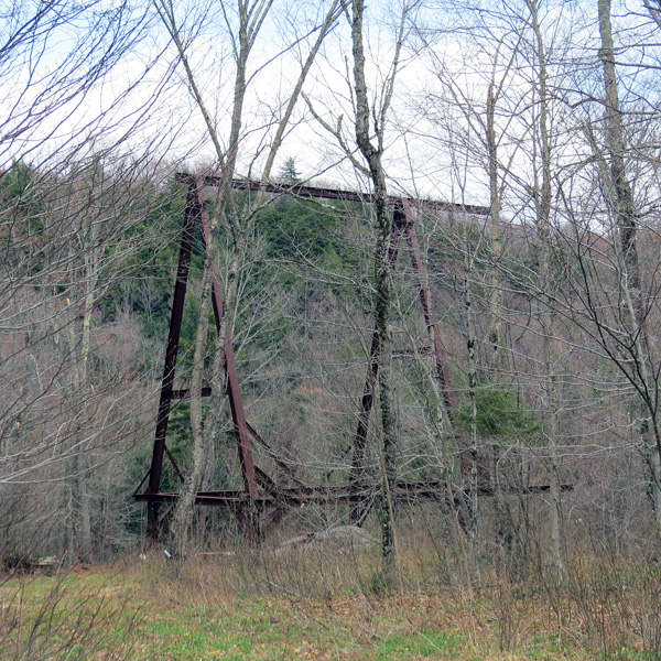 This photo does not reflect the size of this large structure -- it is very large -- and rusting away.
