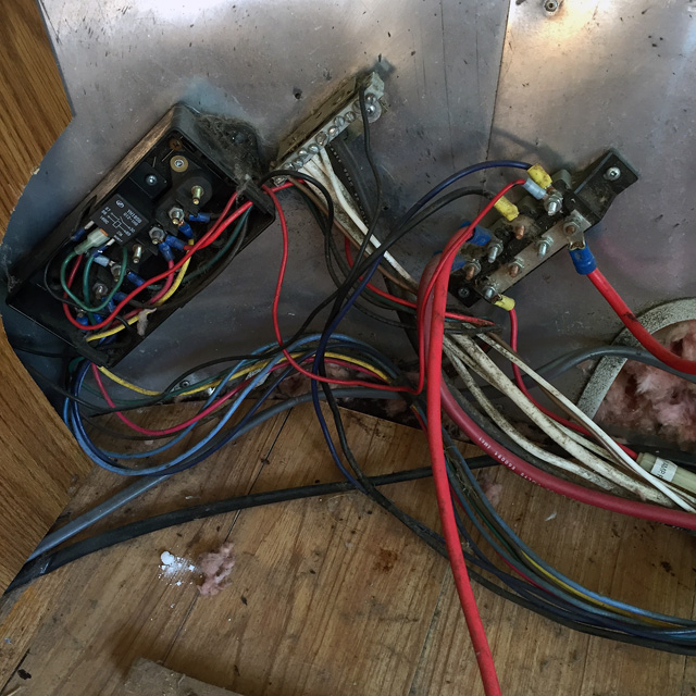 A closer look allowed me to identify the major wires to the battery. 